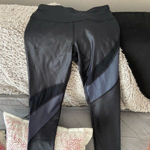 Leggings with mesh